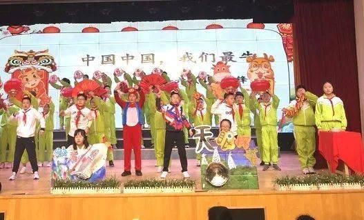 省十四届人大二次会议主席团举行第二次会议 表决通过提交代表审议的各项决议草案等